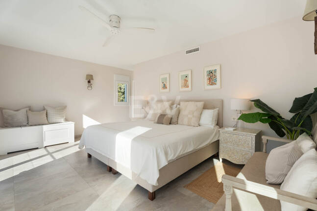 Villa familiale contemporaine avec style de vie méditerranéen