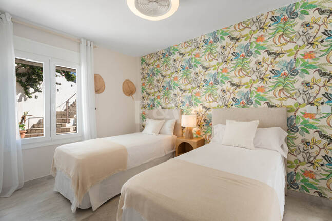 Villa familiale contemporaine avec style de vie méditerranéen