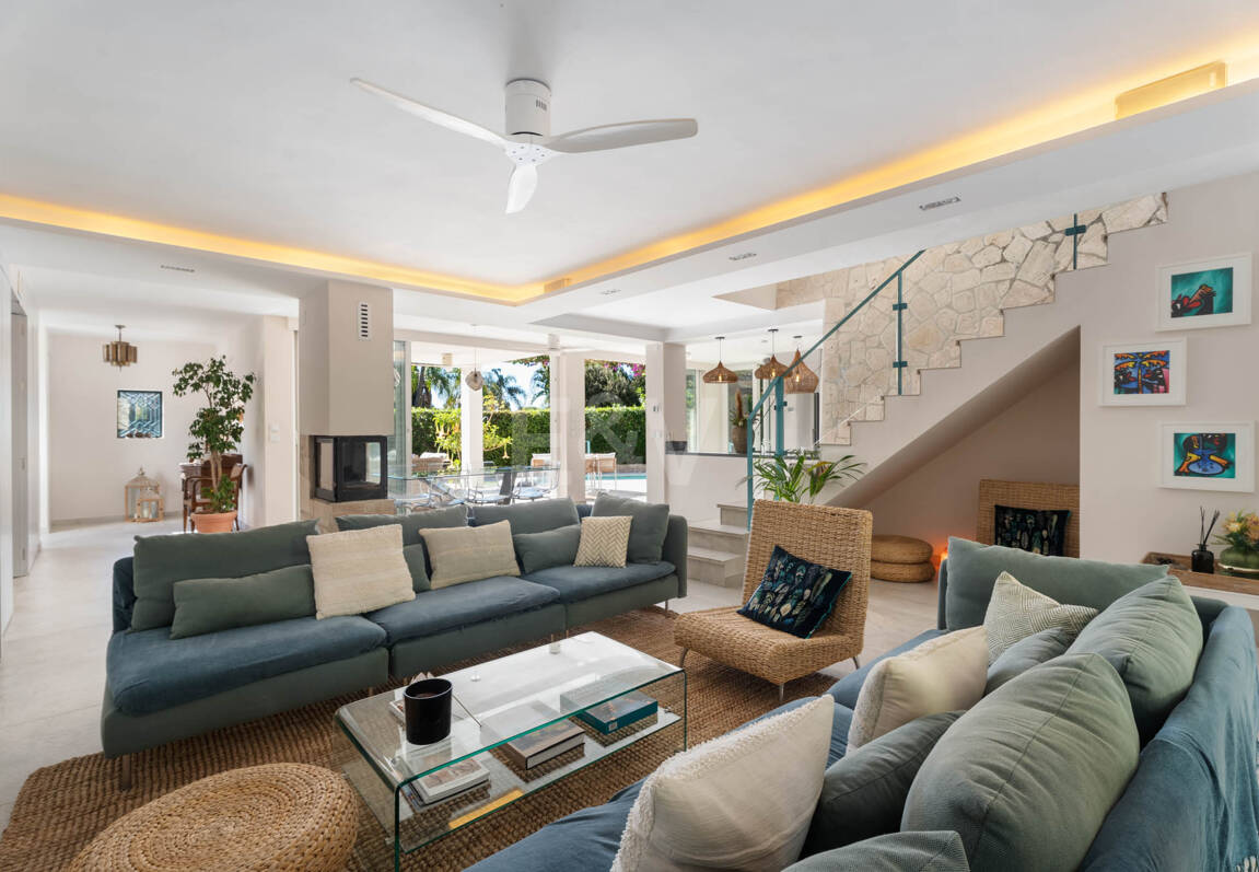 Villa familiale contemporaine avec style de vie méditerranéen