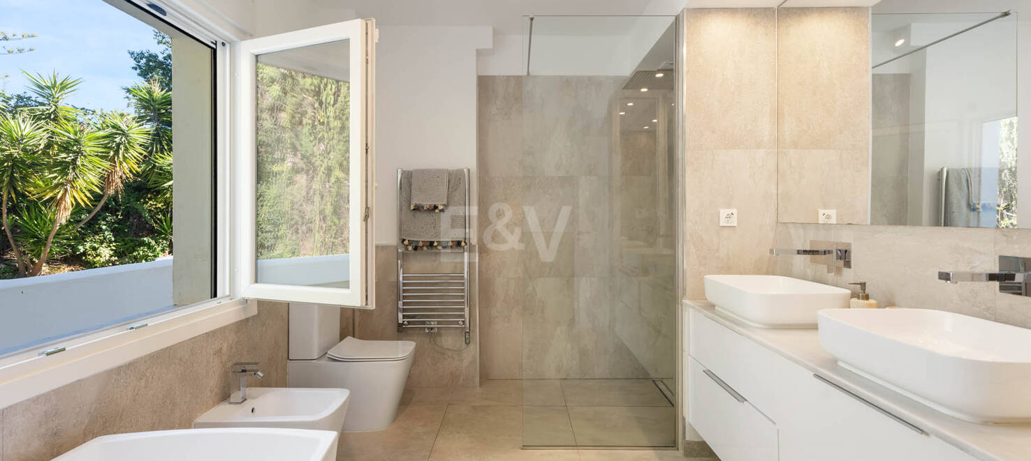 Moderne Familienvilla mit mediterranem Lebensstil