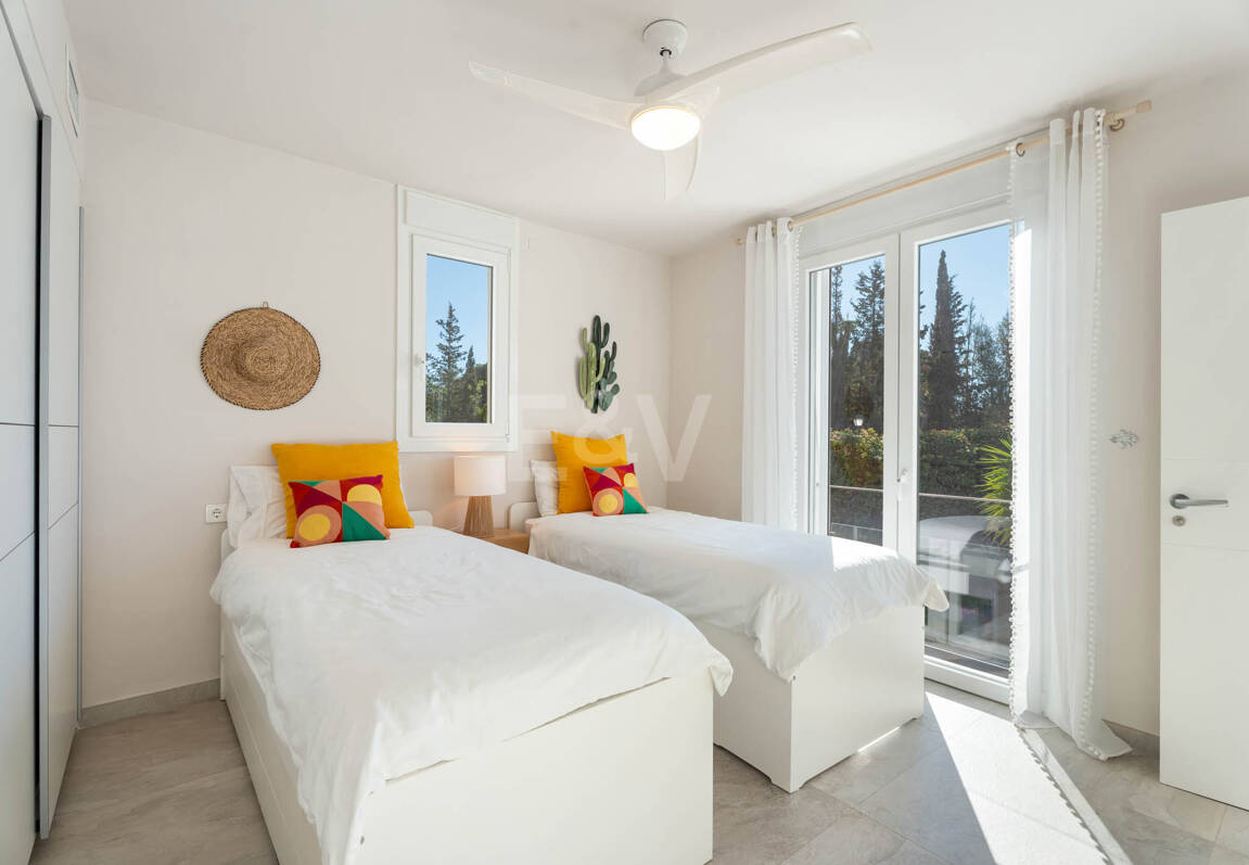 Villa familiale contemporaine avec style de vie méditerranéen