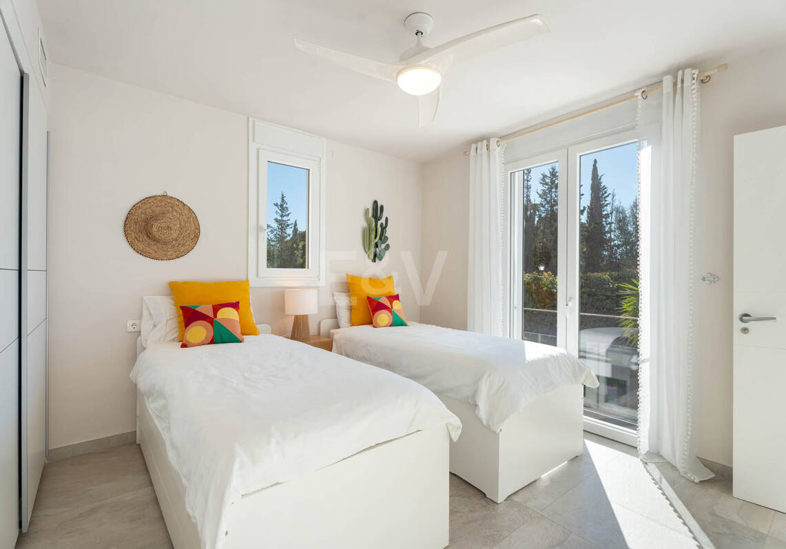 Villa familiale contemporaine avec style de vie méditerranéen