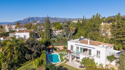 Contemporary Family Villa with Mediterranean Lifestyle