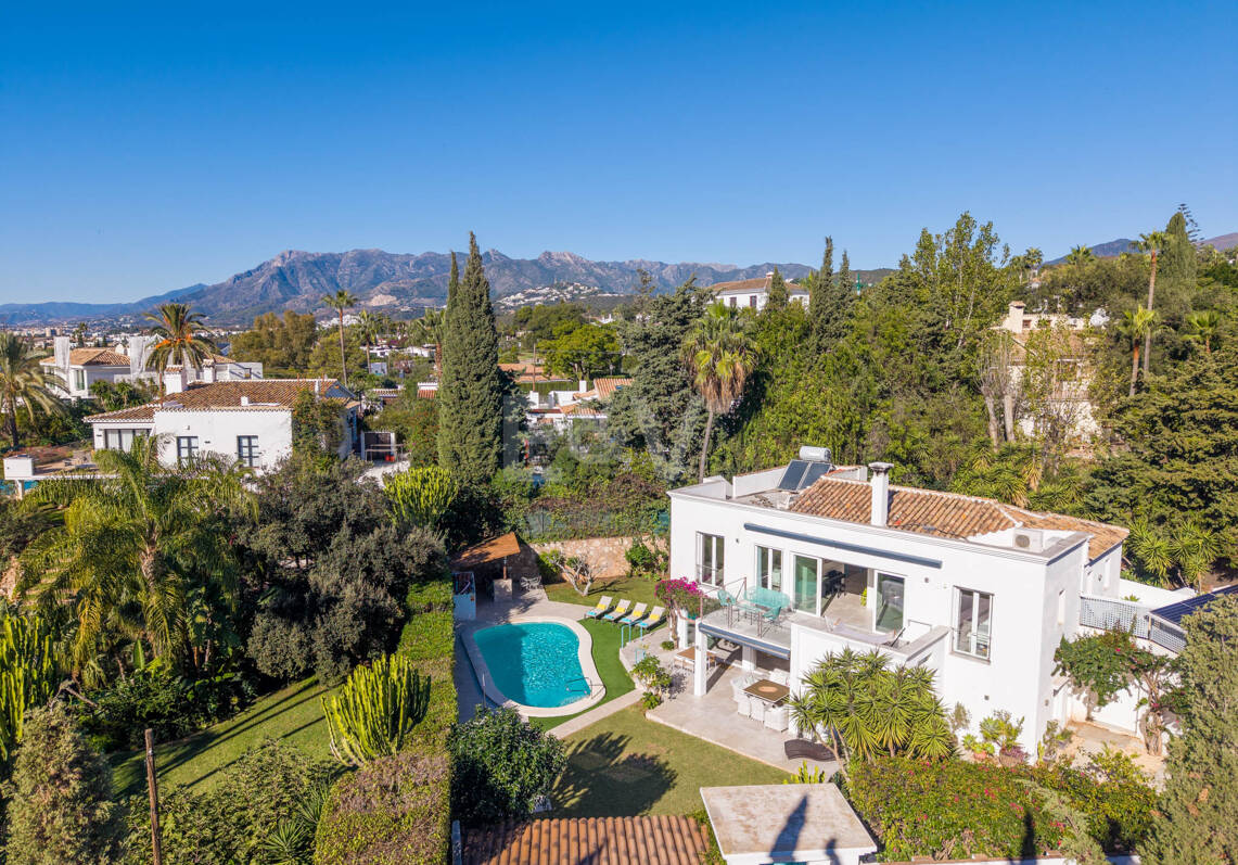 Villa familiale contemporaine avec style de vie méditerranéen