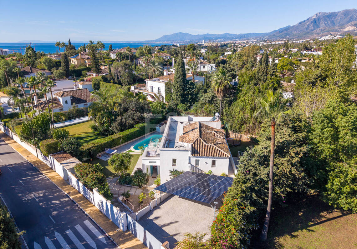 Villa familiale contemporaine avec style de vie méditerranéen