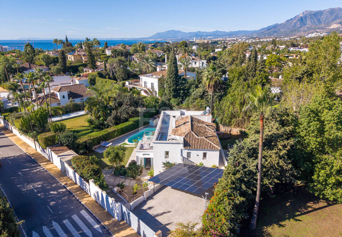 Villa familiale contemporaine avec style de vie méditerranéen