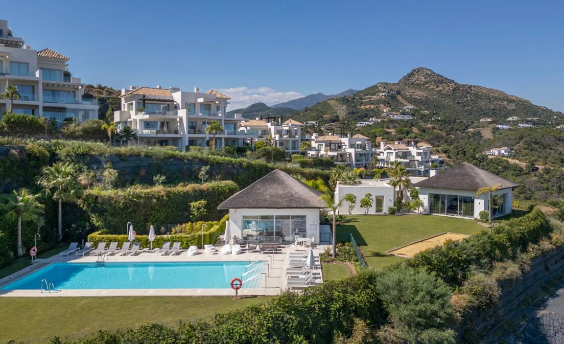 Contemporary Apartment with Panoramic Sea and Mountain Views