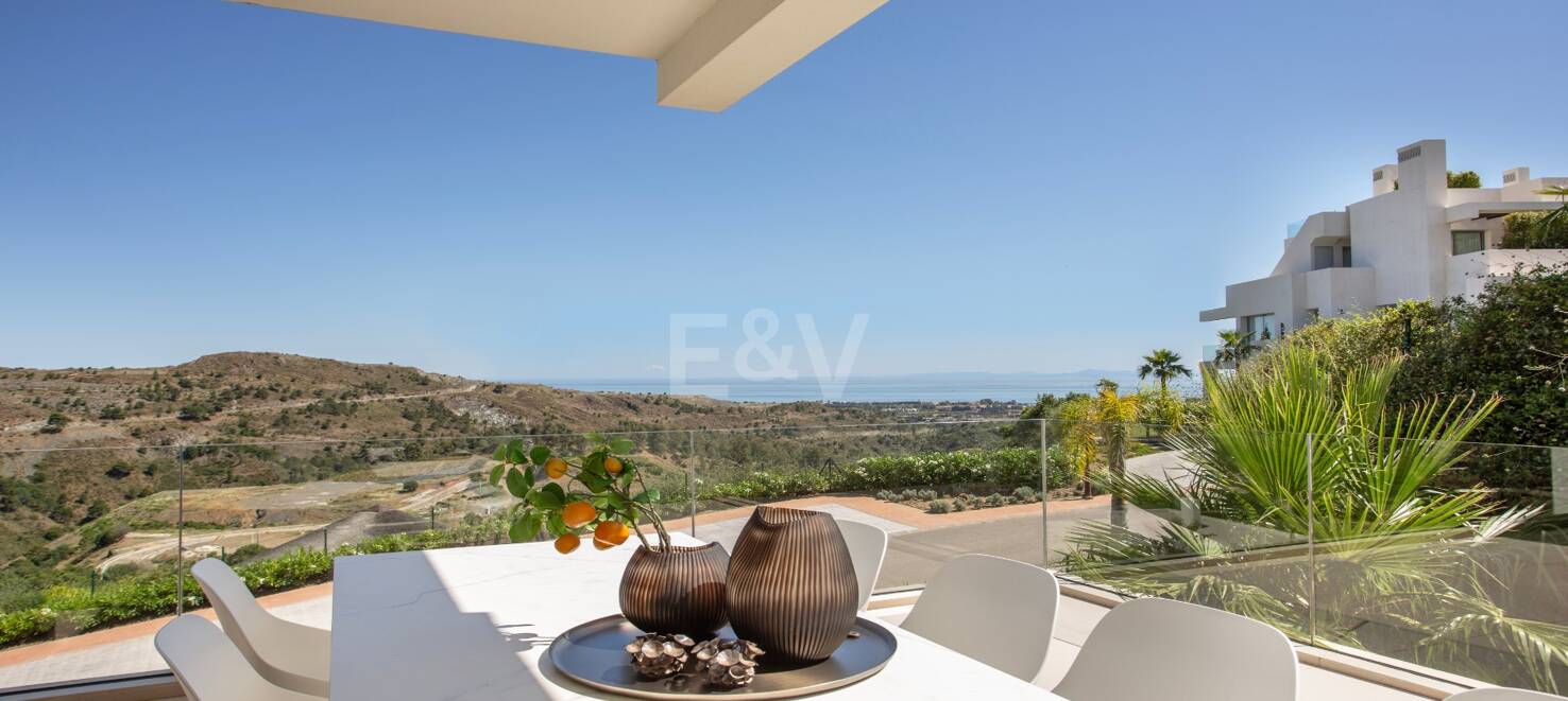 Contemporary Apartment with Panoramic Sea and Mountain Views