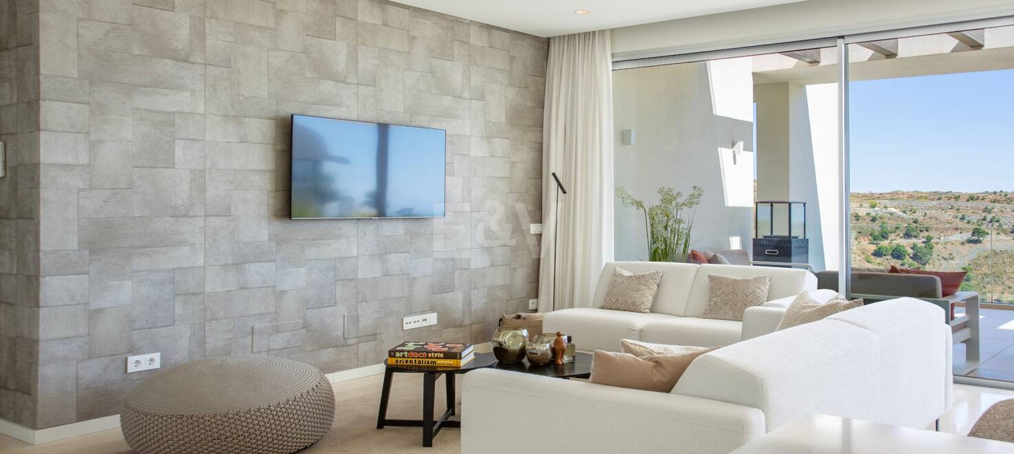 Contemporary Apartment with Panoramic Sea and Mountain Views