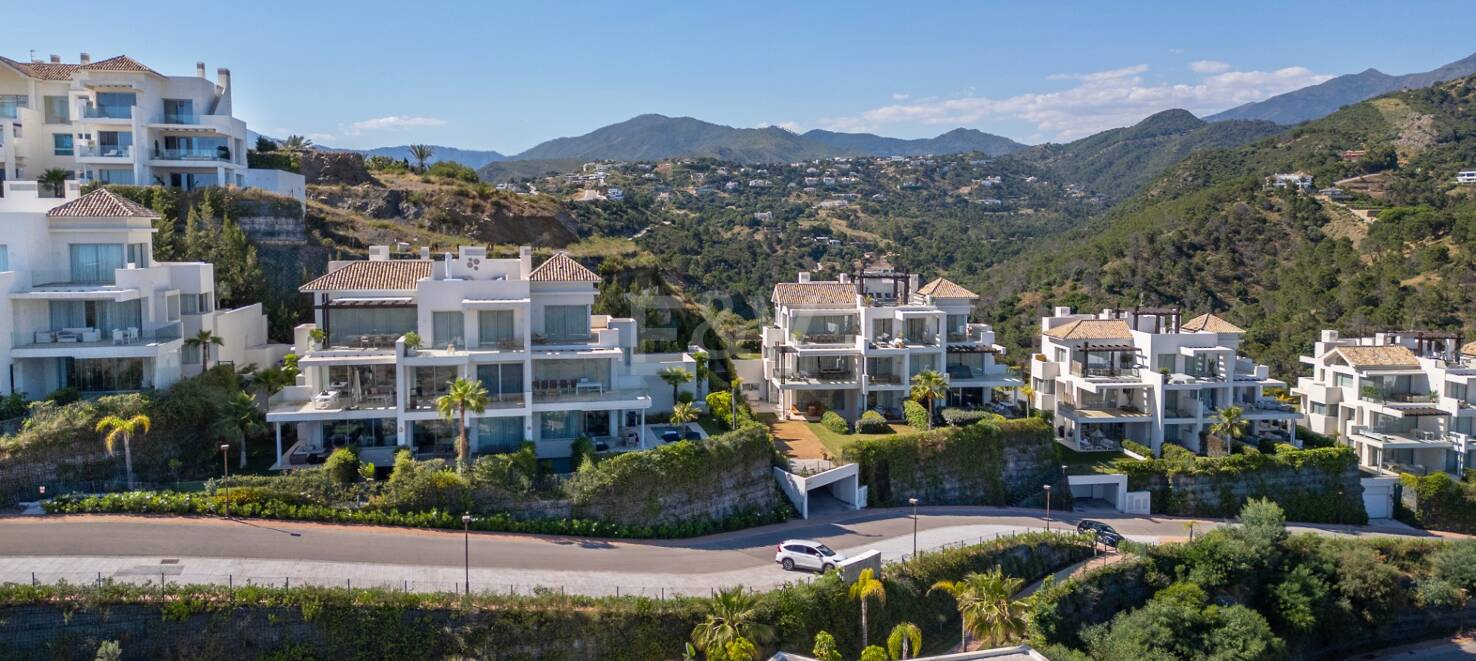 Contemporary Apartment with Panoramic Sea and Mountain Views