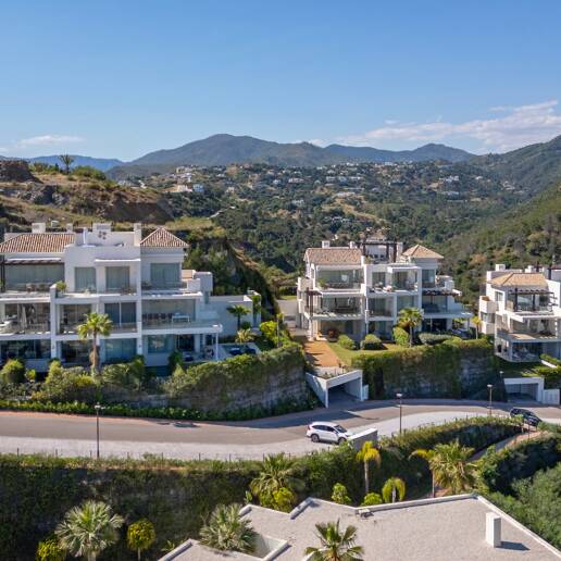 Contemporary Apartment with Panoramic Sea and Mountain Views