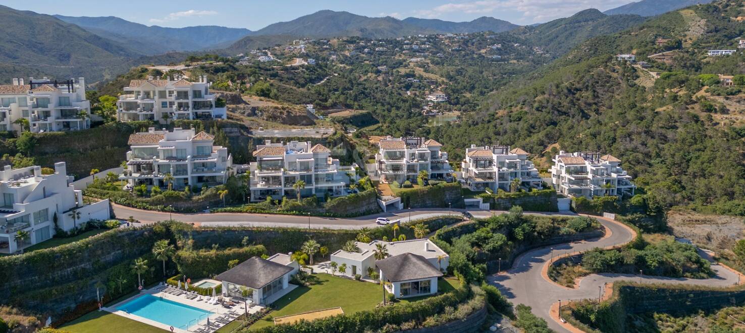 Contemporary Apartment with Panoramic Sea and Mountain Views