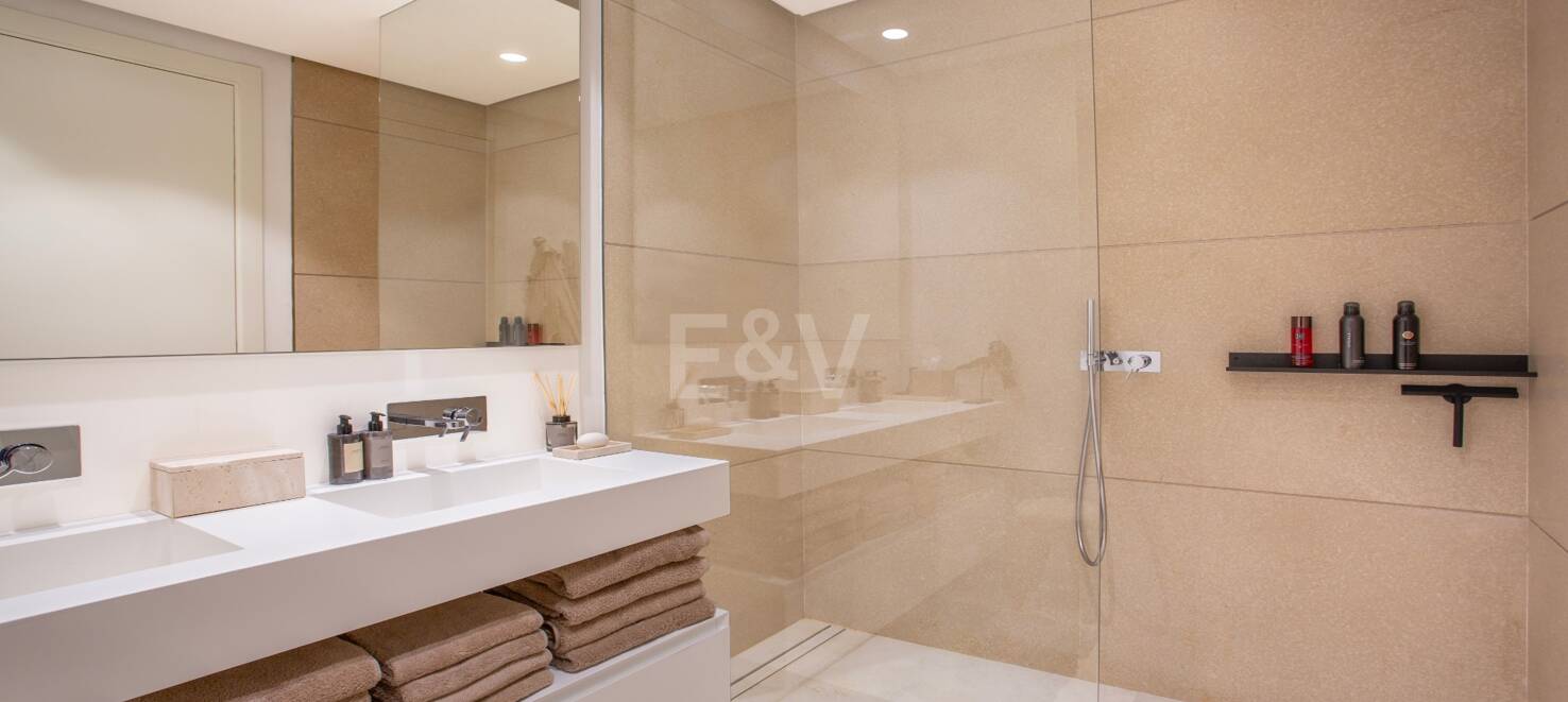 Contemporary Apartment with Panoramic Sea and Mountain Views