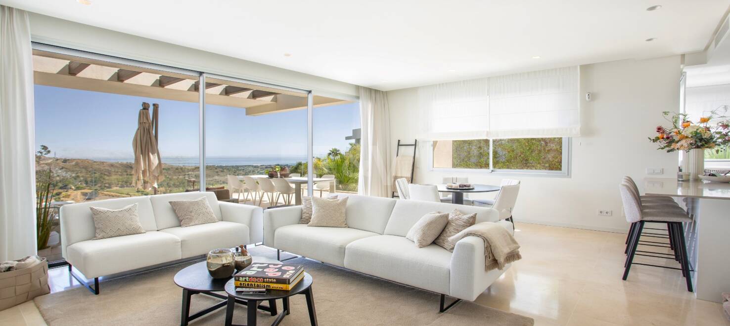 Contemporary Apartment with Panoramic Sea and Mountain Views