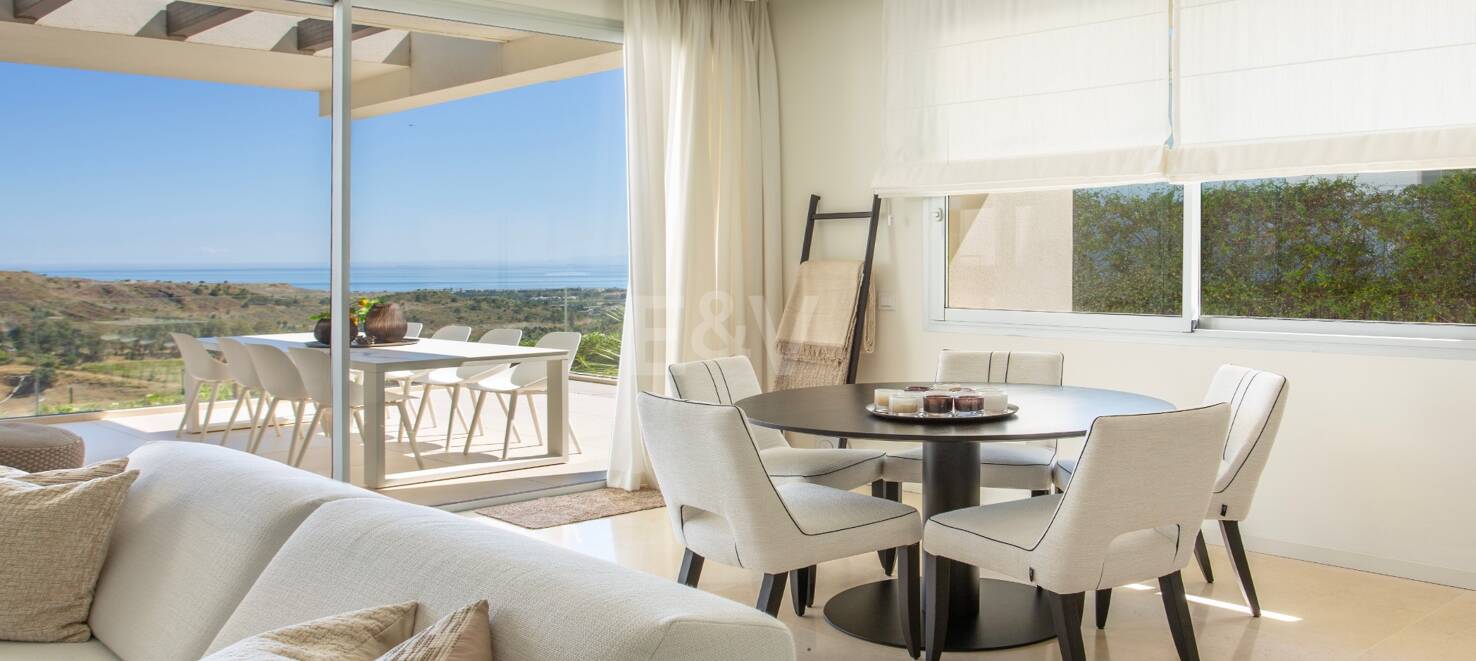 Contemporary Apartment with Panoramic Sea and Mountain Views