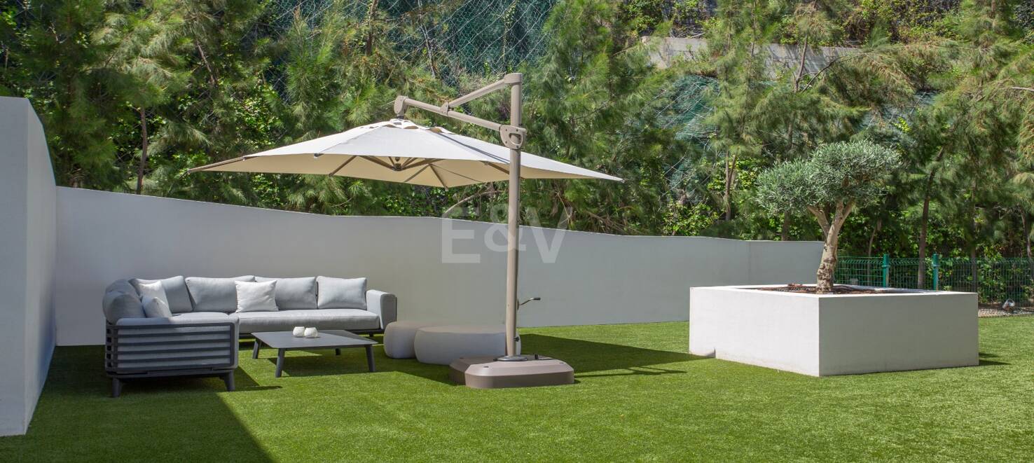 Contemporary Apartment with Panoramic Sea and Mountain Views