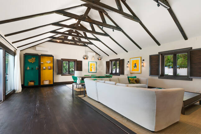 Villa privée en bois solaire à Elviria — Suite de jardin, piscine et bureau