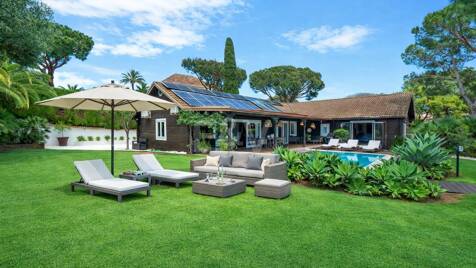 Privat Solar-Powered Wooden Villa i Elviria - Platt trädgård, Pool & Office Suite