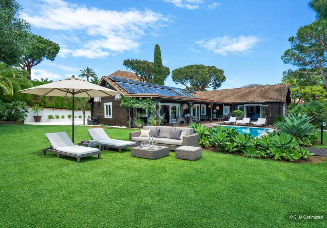 Villa privée en bois solaire à Elviria — Suite de jardin, piscine et bureau