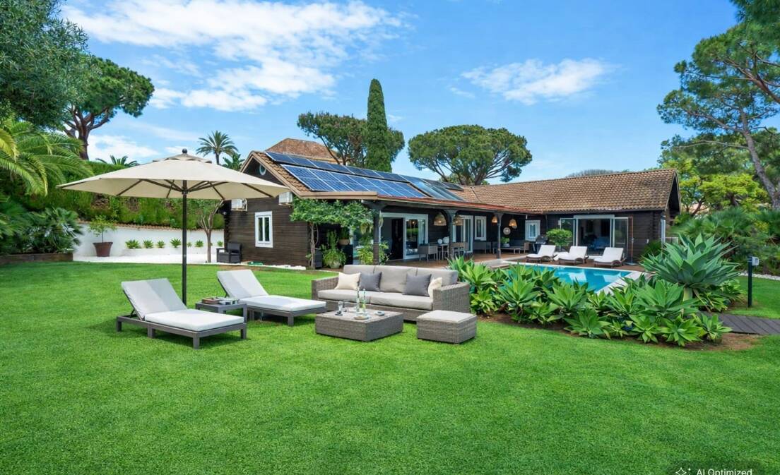 Villa privée en bois solaire à Elviria — Suite de jardin, piscine et bureau
