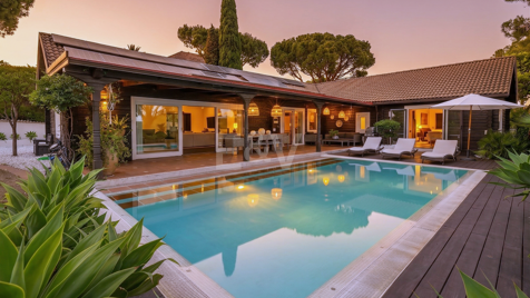 Private Solar-Powered Wooden Villa in Elviria — Flat Garden, Pool & Office Suite