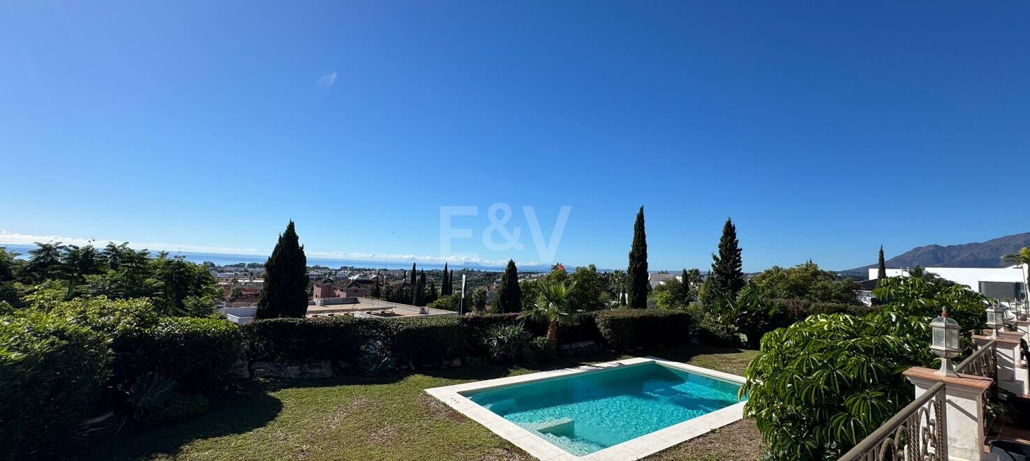 Exclusive Villa in Los Flamingos Golf with Classic Design and Resort-Style Amenities