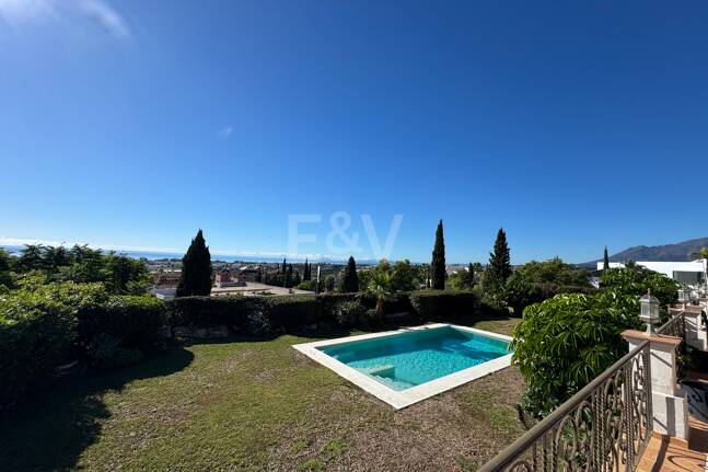 Exklusiv Villa i Los Flamingos Golf med klassisk design och Resort-Style bekvämligheter