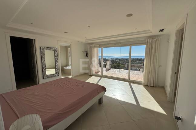 Exklusiv Villa i Los Flamingos Golf med klassisk design och Resort-Style bekvämligheter