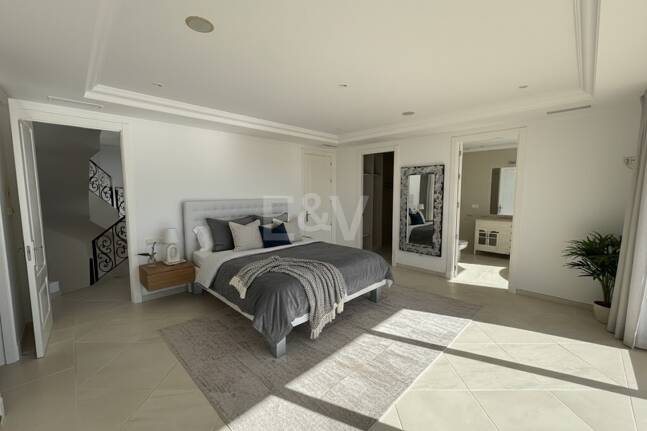 Exklusiv Villa i Los Flamingos Golf med klassisk design och Resort-Style bekvämligheter