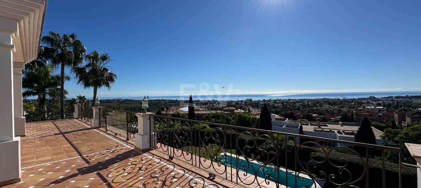 Exclusive Villa in Los Flamingos Golf with Classic Design and Resort-Style Amenities