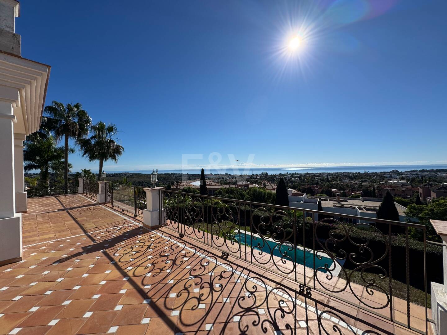 Villa exclusiva en Los Flamingos Golf con diseño clásico y comodidades de estilo resort