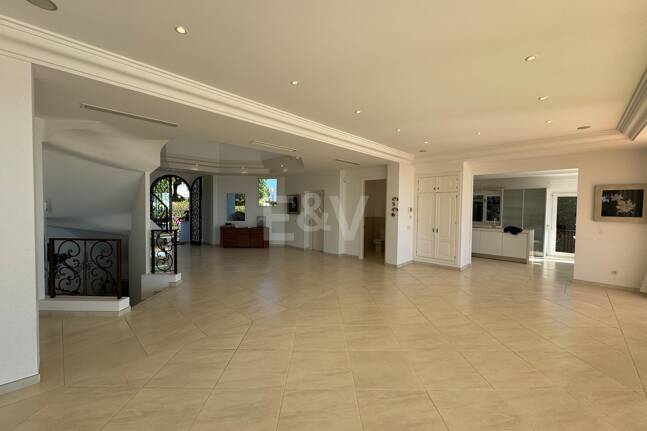 Exklusiv Villa i Los Flamingos Golf med klassisk design och Resort-Style bekvämligheter