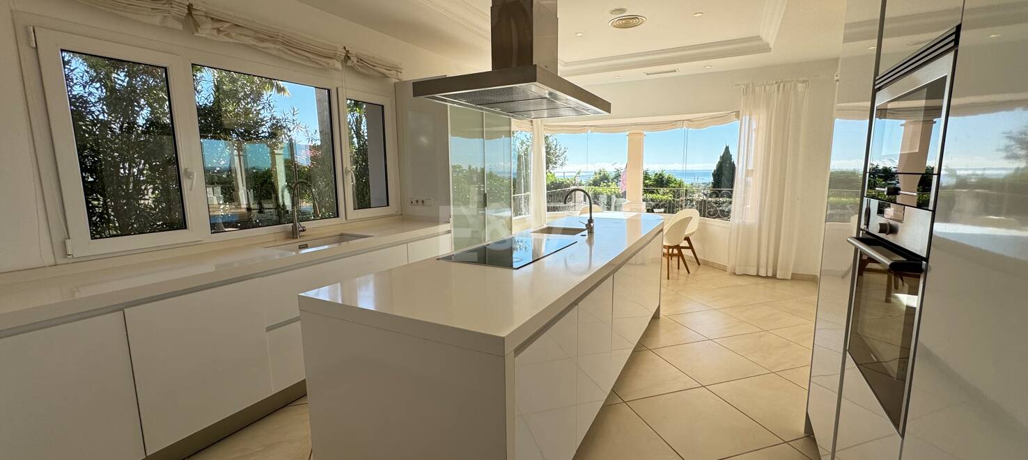 Exclusive Villa in Los Flamingos Golf with Classic Design and Resort-Style Amenities