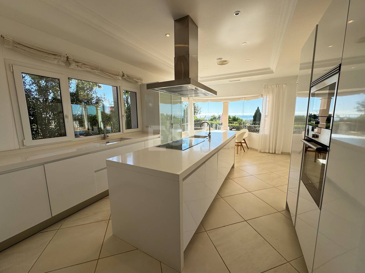 Villa exclusiva en Los Flamingos Golf con diseño clásico y comodidades de estilo resort