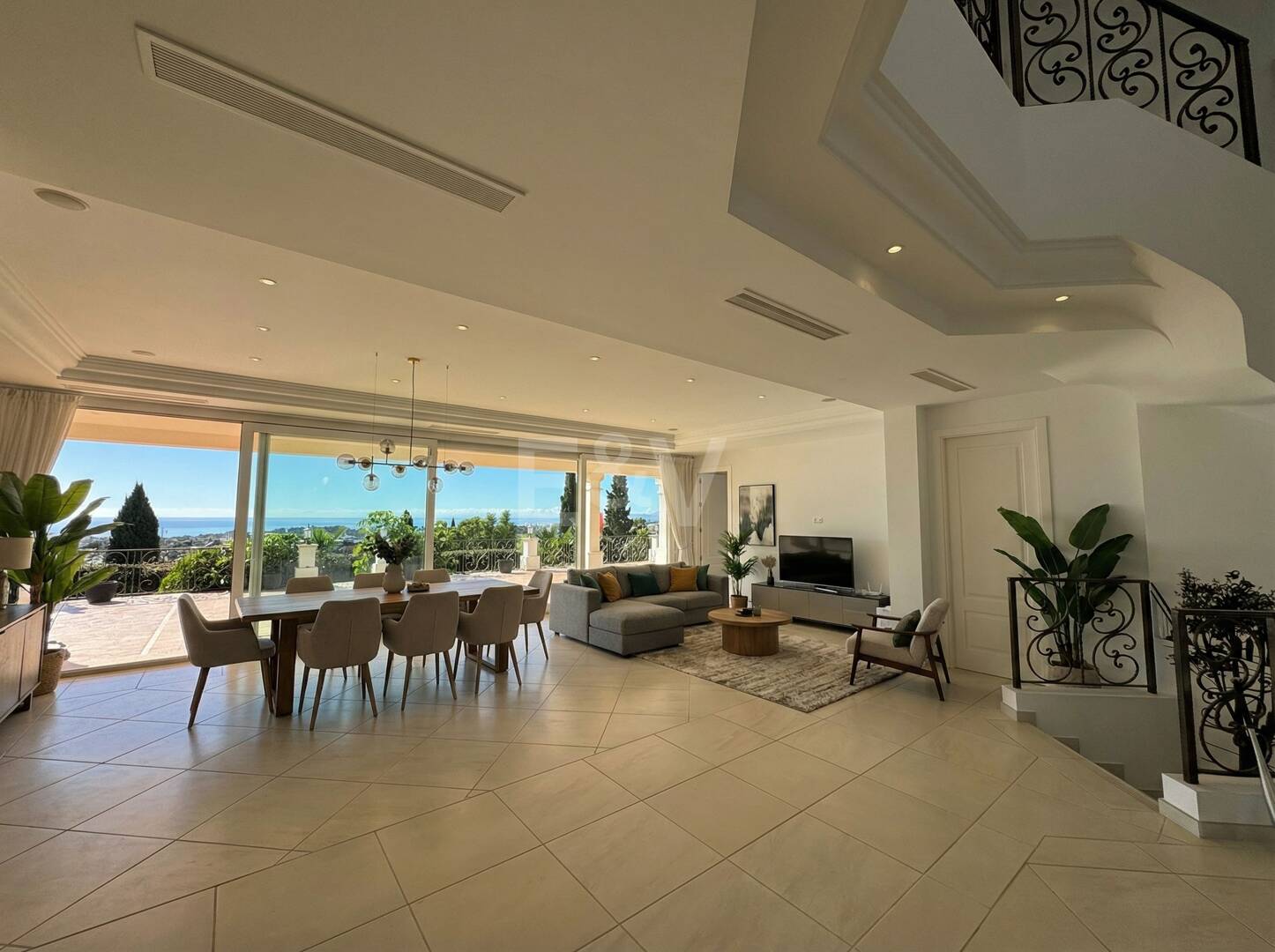 Villa exclusiva en Los Flamingos Golf con diseño clásico y comodidades de estilo resort