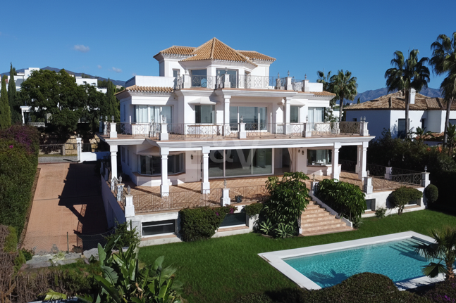 Exklusiv Villa i Los Flamingos Golf med klassisk design och Resort-Style bekvämligheter