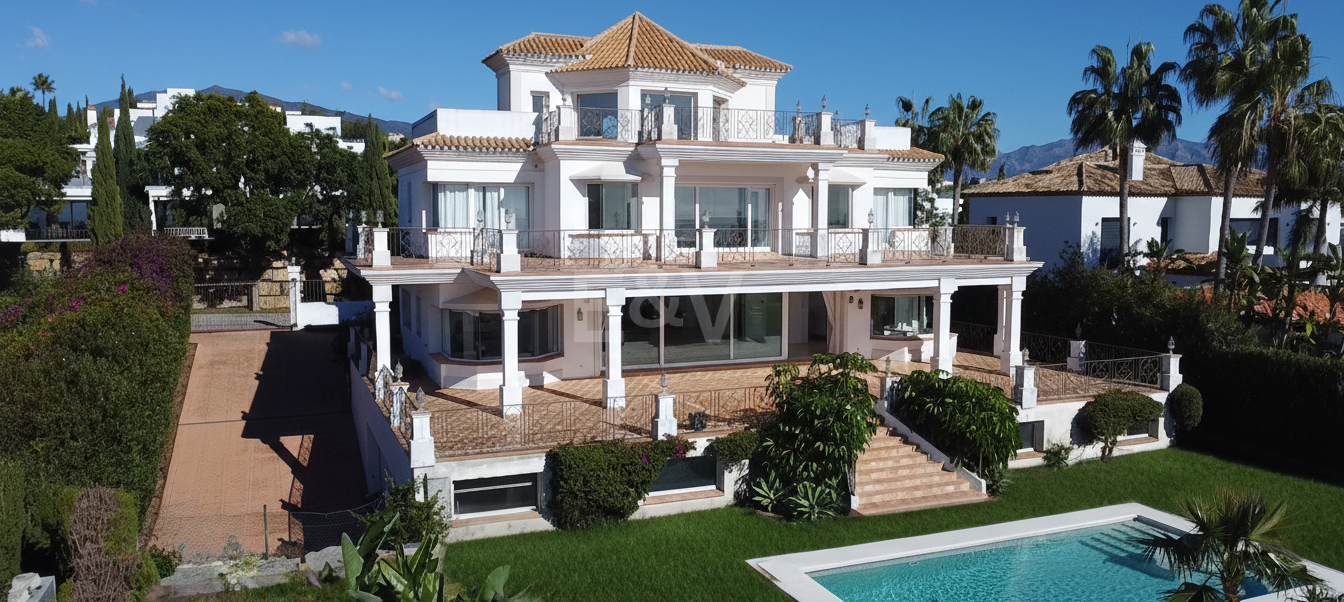 Villa exclusiva en Los Flamingos Golf con diseño clásico y comodidades de estilo resort