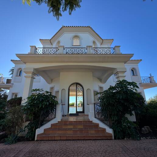 Exclusive Villa in Los Flamingos Golf with Classic Design and Resort-Style Amenities