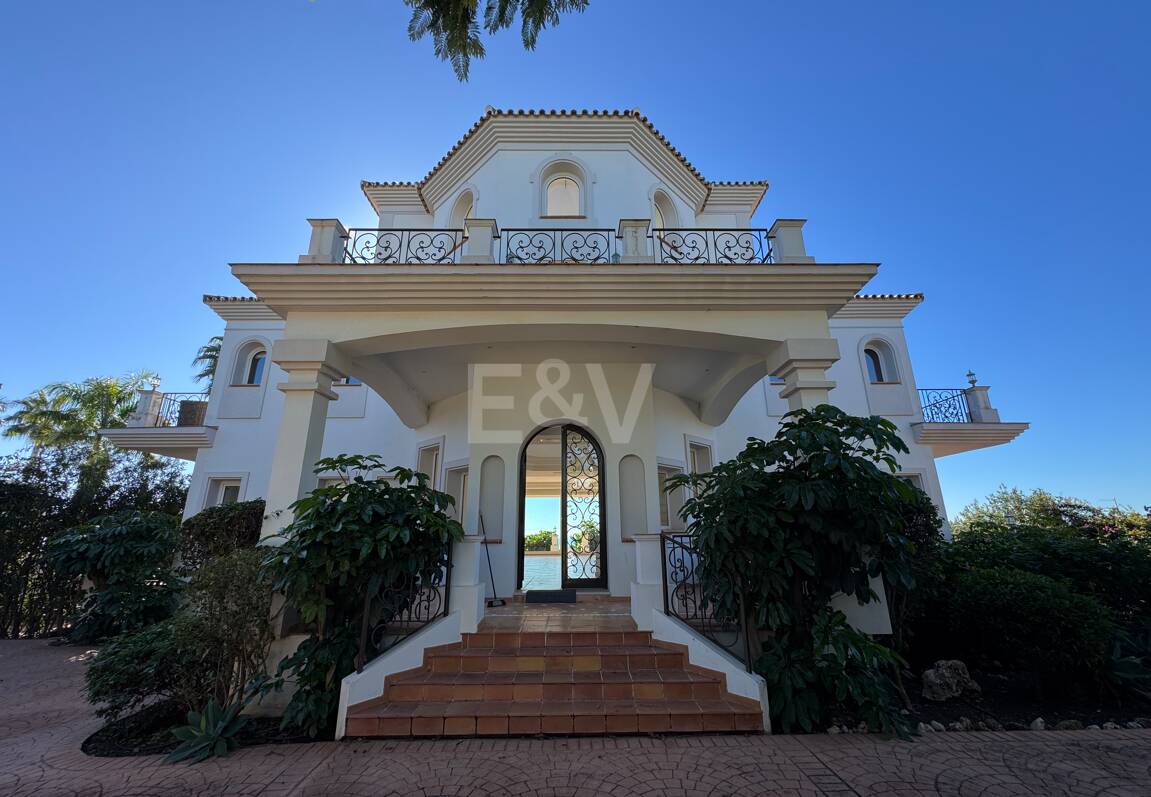 Exklusiv Villa i Los Flamingos Golf med klassisk design och Resort-Style bekvämligheter