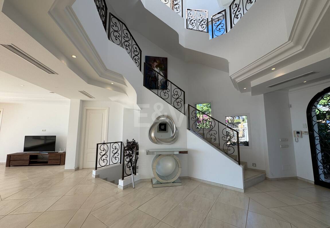 Exklusiv Villa i Los Flamingos Golf med klassisk design och Resort-Style bekvämligheter