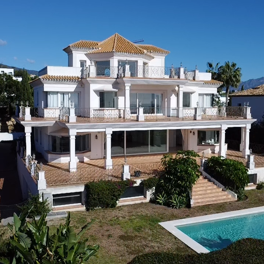 Exclusive Villa in Los Flamingos Golf with Classic Design and Resort-Style Amenities