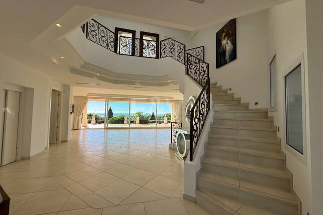 Exklusiv Villa i Los Flamingos Golf med klassisk design och Resort-Style bekvämligheter