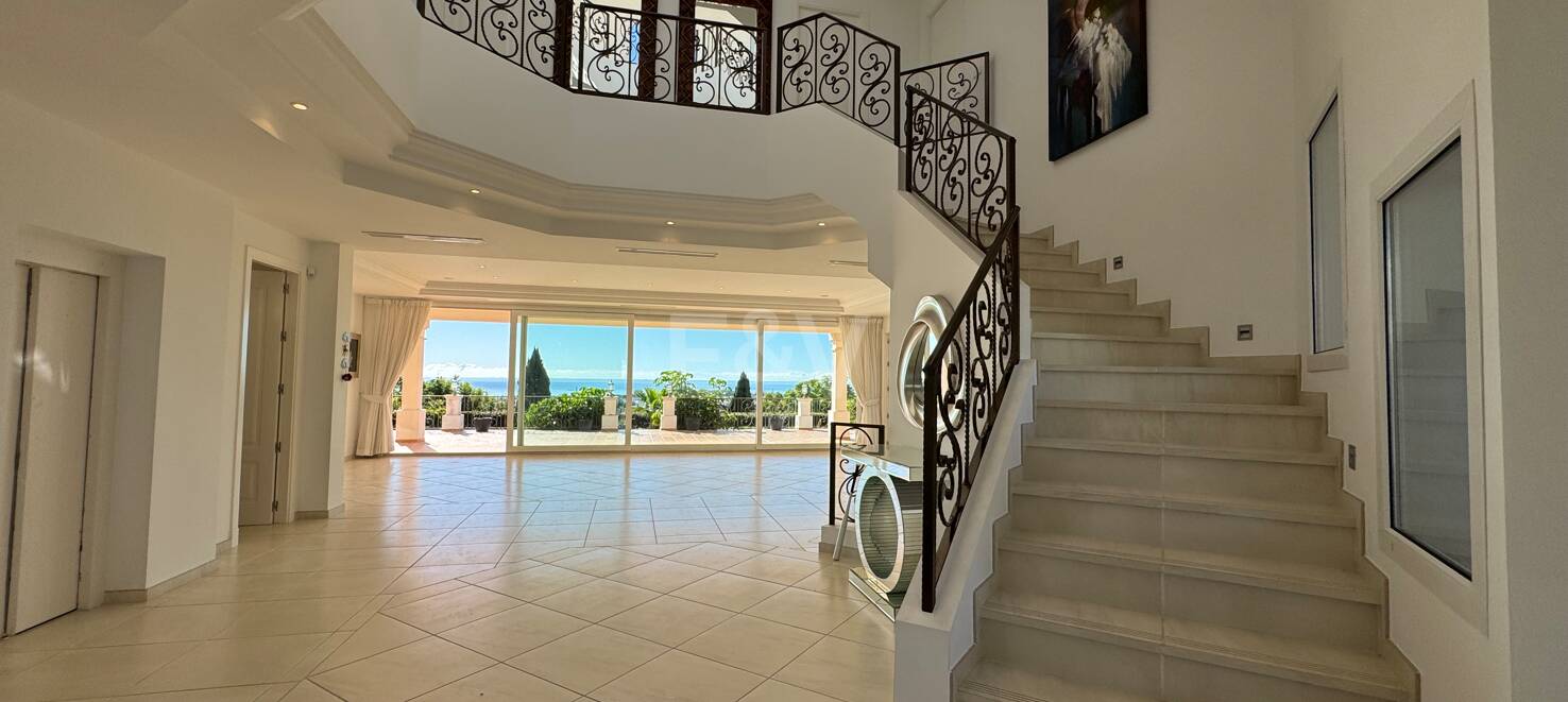 Exclusive Villa in Los Flamingos Golf with Classic Design and Resort-Style Amenities