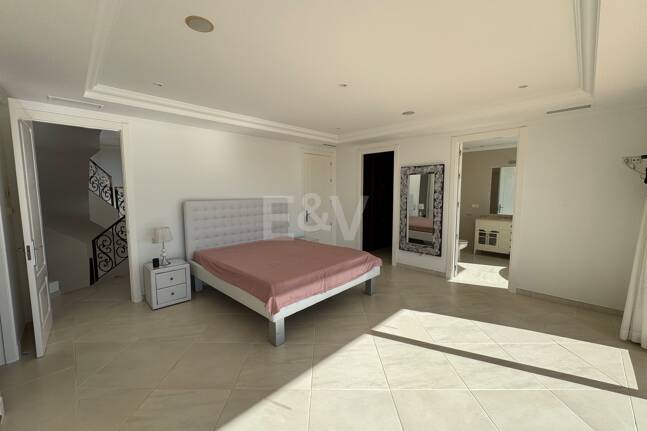 Exklusiv Villa i Los Flamingos Golf med klassisk design och Resort-Style bekvämligheter