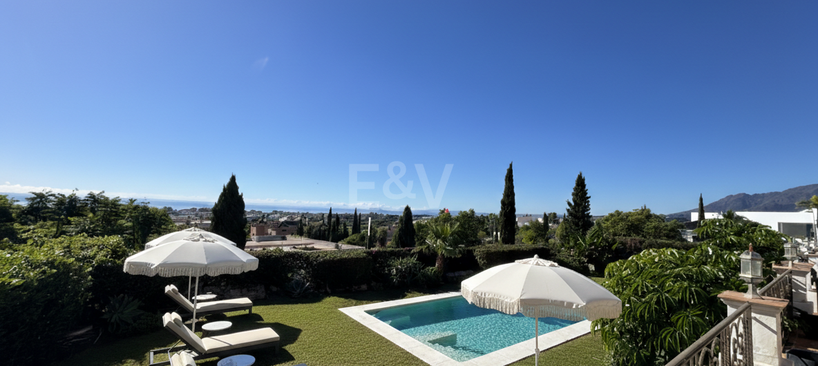 Villa exclusiva en Los Flamingos Golf con diseño clásico y comodidades de estilo resort