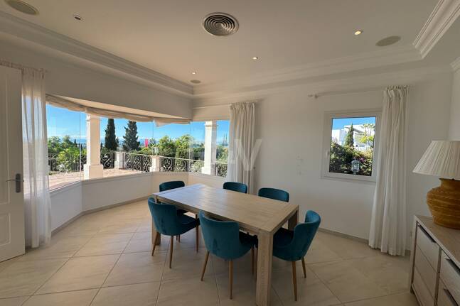 Exklusiv Villa i Los Flamingos Golf med klassisk design och Resort-Style bekvämligheter