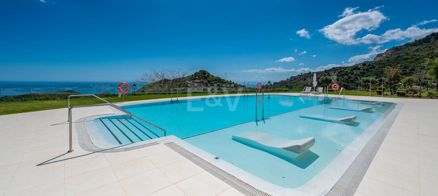 Exklusives, südlich ausgerichtetes Penthouse in Palo Alto Marbella mit Panoramablick auf das Meer