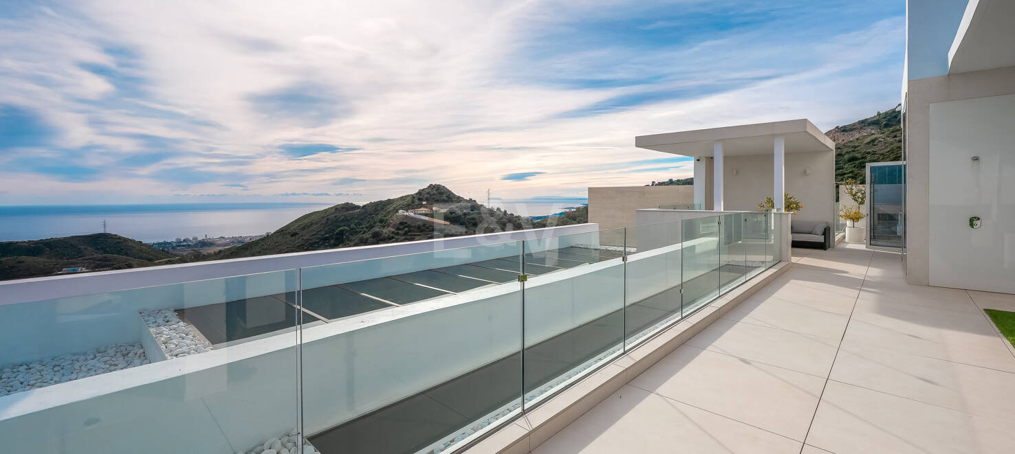 Exklusives, südlich ausgerichtetes Penthouse in Palo Alto Marbella mit Panoramablick auf das Meer