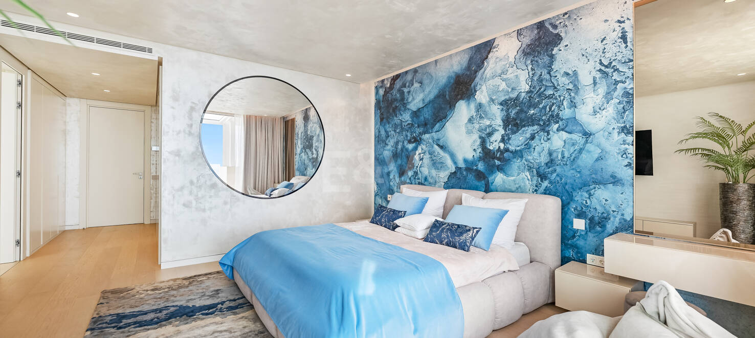 Exklusives, südlich ausgerichtetes Penthouse in Palo Alto Marbella mit Panoramablick auf das Meer