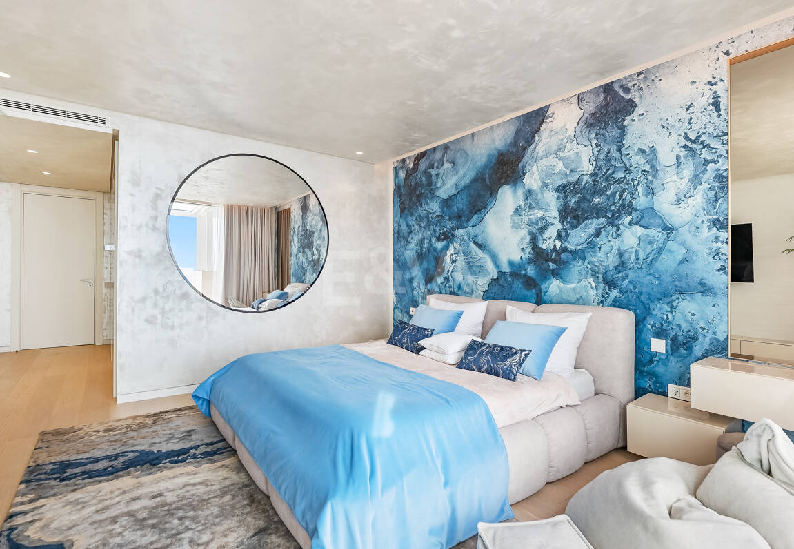 Exclusive South- Facing Penthouse w Palo Alto Marbella z widokiem na morze panoramiczne